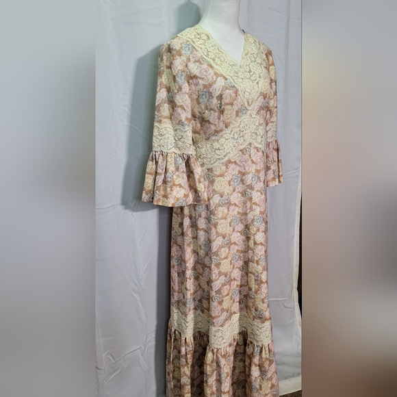 Vintage 1970's Women's Pink Floral Lace Bell Long Sleeve Maxi Ballgown Dress Med - Picture 4 of 9